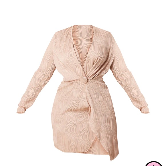 Pretty little thing plus size plus stone plisse wrap front dress long sleeve - Picture 3 of 7